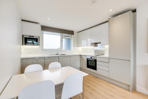 3 bedroom flat to rent, Searles Close, SW11