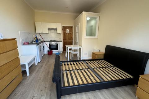Studio to rent, Church lane, Haringey
