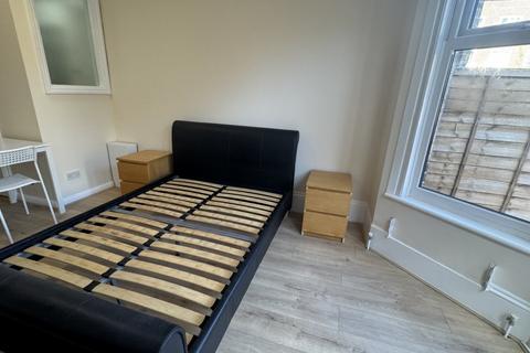 Studio to rent, Church lane, Haringey