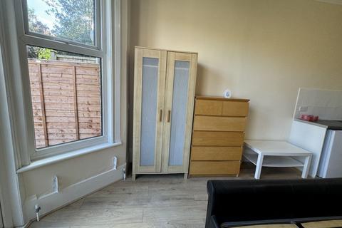 Studio to rent, Church lane, Haringey