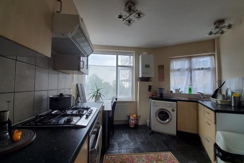 2 bedroom flat to rent, Rochester Court, Kingsbury Green, NW9