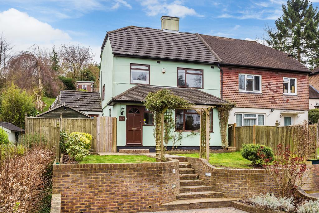 Clare Court, Woldingham, CR3 3 bed semidetached house £489,000