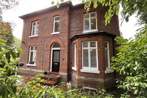 4 bedroom detached house to rent, Doveston Road, Sale