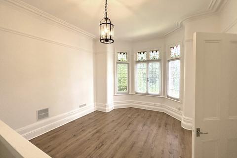 4 bedroom detached house to rent, Doveston Road, Sale