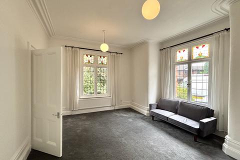 4 bedroom detached house to rent, Doveston Road, Sale