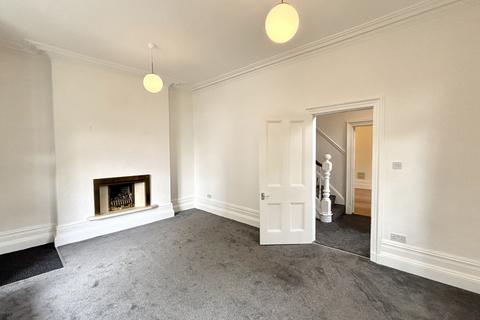 4 bedroom detached house to rent, Doveston Road, Sale