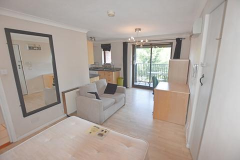 Studio to rent, Castle Gardens, Castle Marina