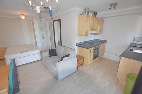 Studio to rent, Castle Gardens, Castle Marina