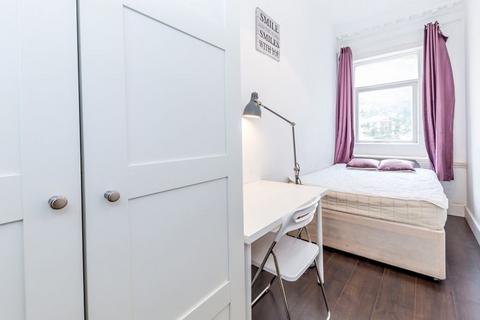 3 bedroom flat to rent - W1T