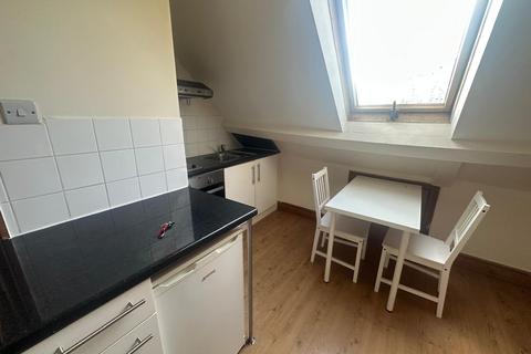 Studio to rent, Newington Green, N16