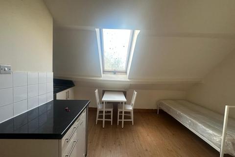 Studio to rent, Newington Green, N16