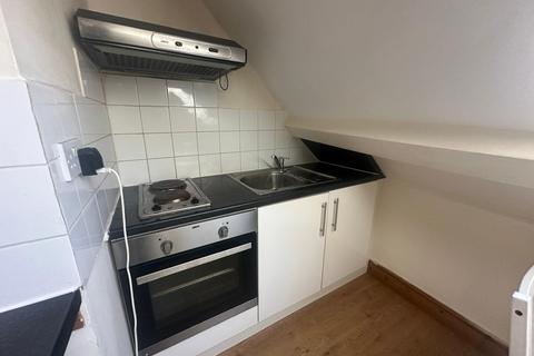 Studio to rent, Newington Green, N16