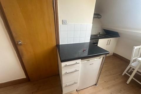 Studio to rent, Newington Green, N16