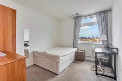 3 bedroom flat for sale, Shepherds Bush Green, Shepherds Bush W12