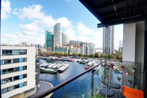 2 bedroom apartment to rent, Boardwalk Place, London