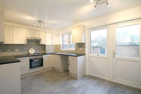 3 bedroom end of terrace house to rent, Rowlands Close, London, NW7