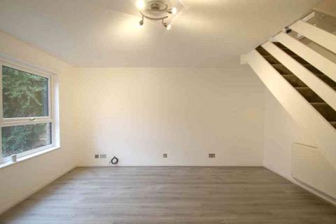 3 bedroom end of terrace house to rent, Rowlands Close, London, NW7