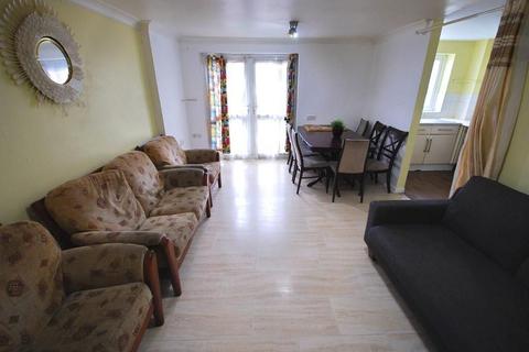 2 bedroom flat to rent, SHAPLA COURT, 47A HIGHMEAD CRESCENT