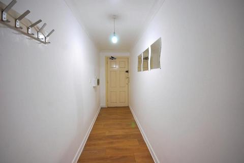2 bedroom flat to rent, SHAPLA COURT, 47A HIGHMEAD CRESCENT