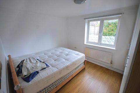2 bedroom flat to rent, SHAPLA COURT, 47A HIGHMEAD CRESCENT
