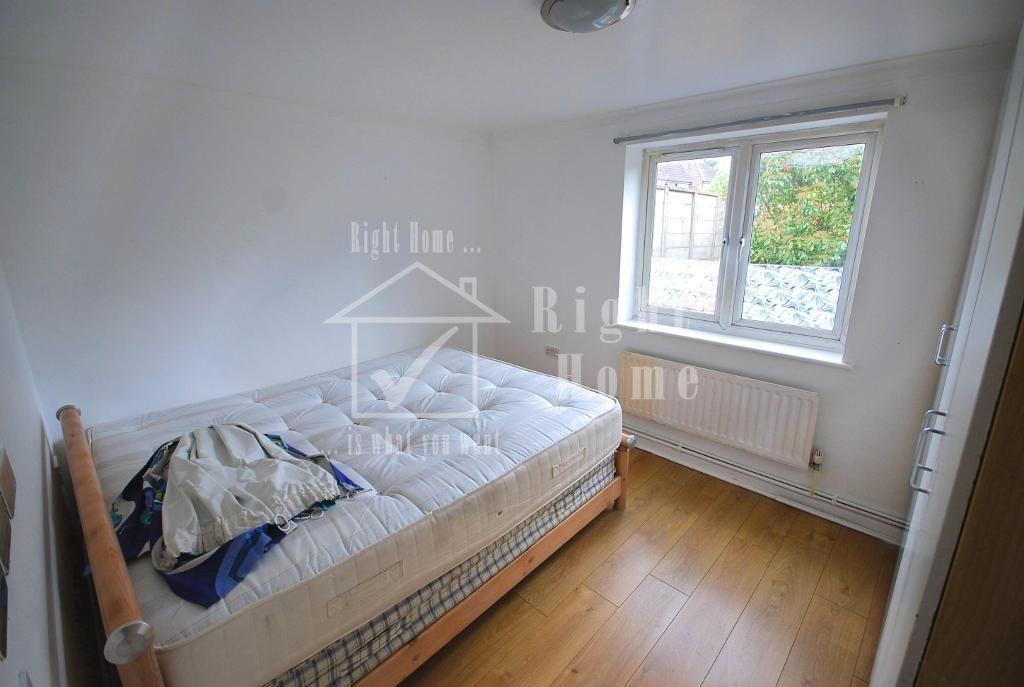 Apartment in WEMBLEY - View 4