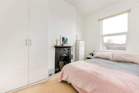 3 bedroom apartment to rent, Munster Road, Fulham, London, SW6