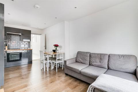 3 bedroom apartment to rent, Munster Road, Fulham, London, SW6