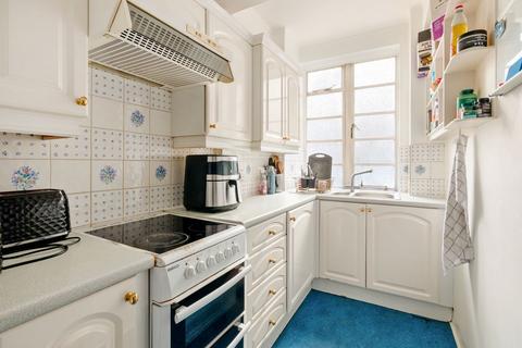 2 bedroom flat to rent, Du Cane Court Balham High Road Balham SW17 7JJ