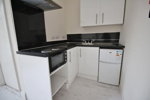 Studio to rent, Stapleton Hall Road, Stroud Green N4