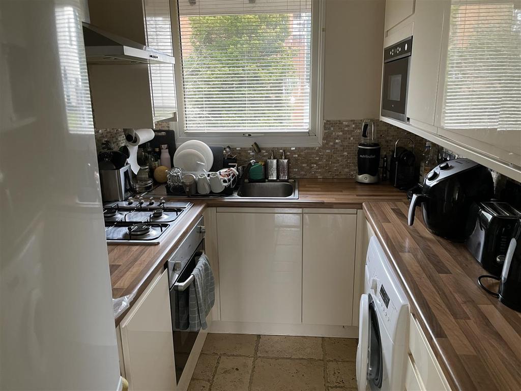 Fitted kitchen