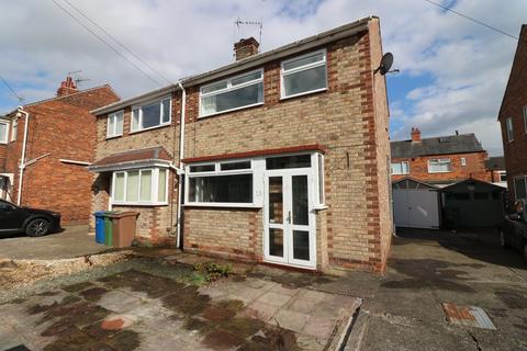 3 bedroom semi-detached house to rent, Devon Street, Cottingham