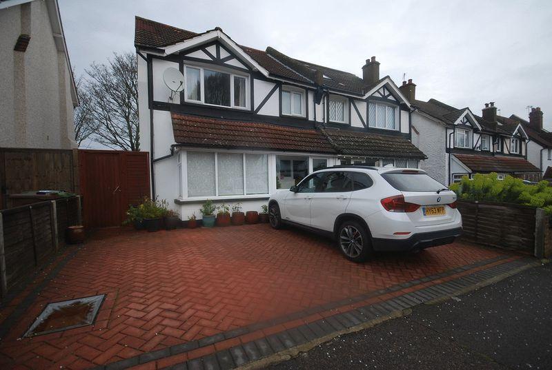 Hillside Gardens 4 bed semidetached house £1,800 pcm (£415 pw)