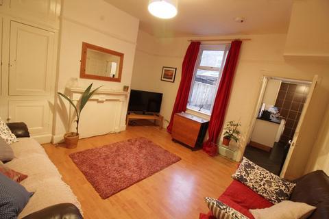 3 bedroom flat to rent, Kingsley Place, Newcastle Upon Tyne NE6