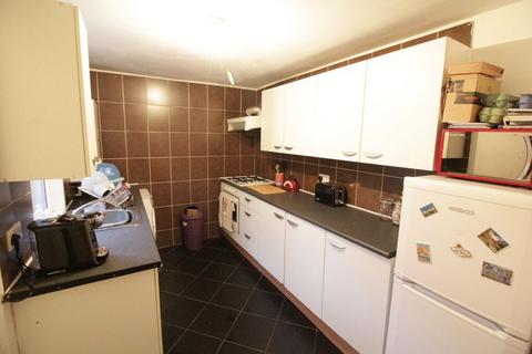 3 bedroom flat to rent, Kingsley Place, Newcastle Upon Tyne NE6
