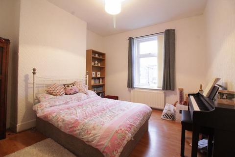 3 bedroom flat to rent, Kingsley Place, Newcastle Upon Tyne NE6