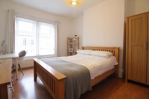 3 bedroom flat to rent, Kingsley Place, Newcastle Upon Tyne NE6