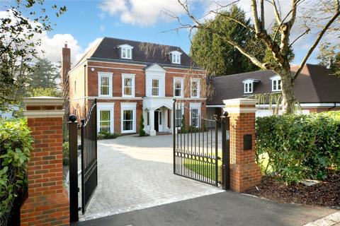 6 bedroom detached house to rent, Harewood Road, Chalfont St. Giles, Buckinghamshire, HP8