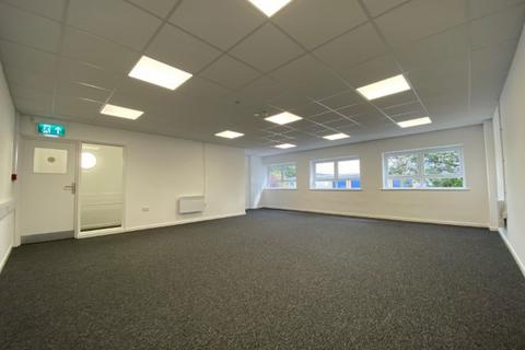 Industrial unit to rent, Unit 15 , Ashcurch Business Centre, Alexandra Way, Ashchurch, Tewkesbury, GL20 8NB