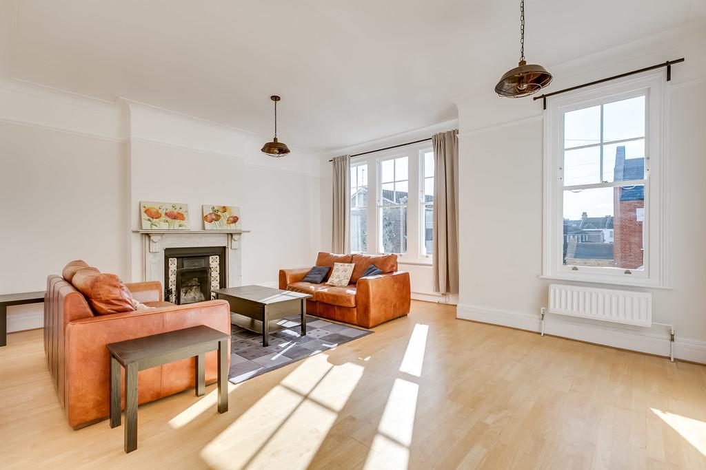 Airedale Road, London SW12 3 bed £800,000
