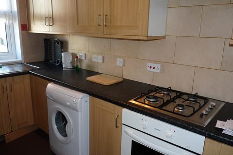 3 bedroom flat to rent, Pinner Road, North Harrow, HA2