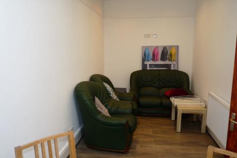 3 bedroom flat to rent, Pinner Road, North Harrow, HA2