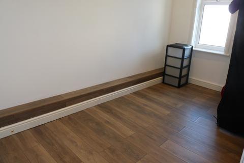 3 bedroom flat to rent, Pinner Road, North Harrow, HA2