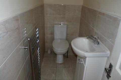 3 bedroom flat to rent, Pinner Road, North Harrow, HA2