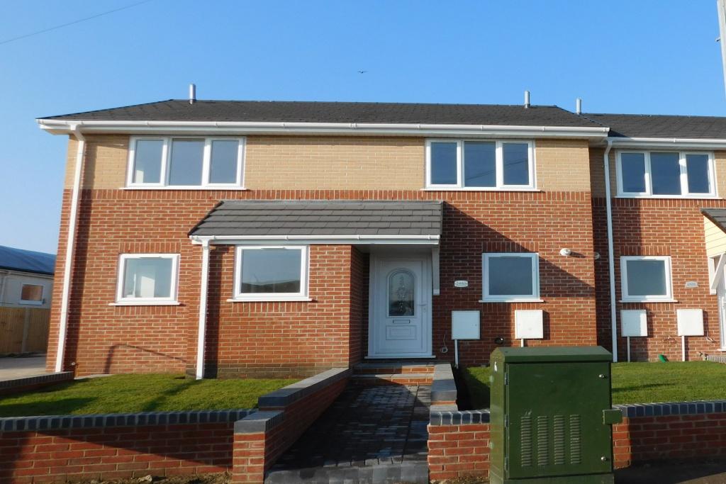 Blandford Road, Hamworthy, Poole, Dorset, BH15 2 bed end of terrace