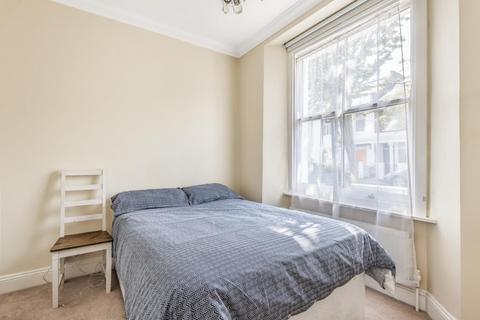 2 bedroom apartment to rent, Broughton Road,  Fulham,  SW6