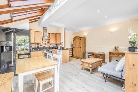 2 bedroom apartment to rent, Broughton Road,  Fulham,  SW6
