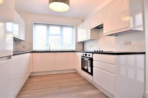 4 bedroom detached house to rent, 199 Roehampton Lane