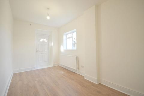 2 bedroom flat to rent, Horn Lane, Acton