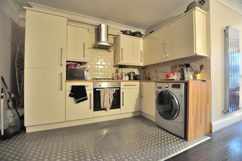 1 bedroom in a house share to rent - Vallance Road, London E1
