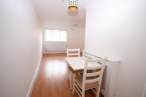 1 bedroom maisonette to rent, TUDOR WALK, LEATHERHEAD, KT22